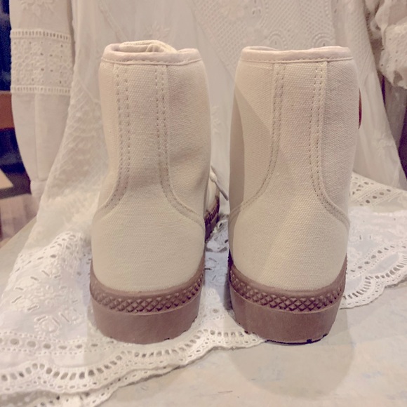 Boots - Picture 9 of 9